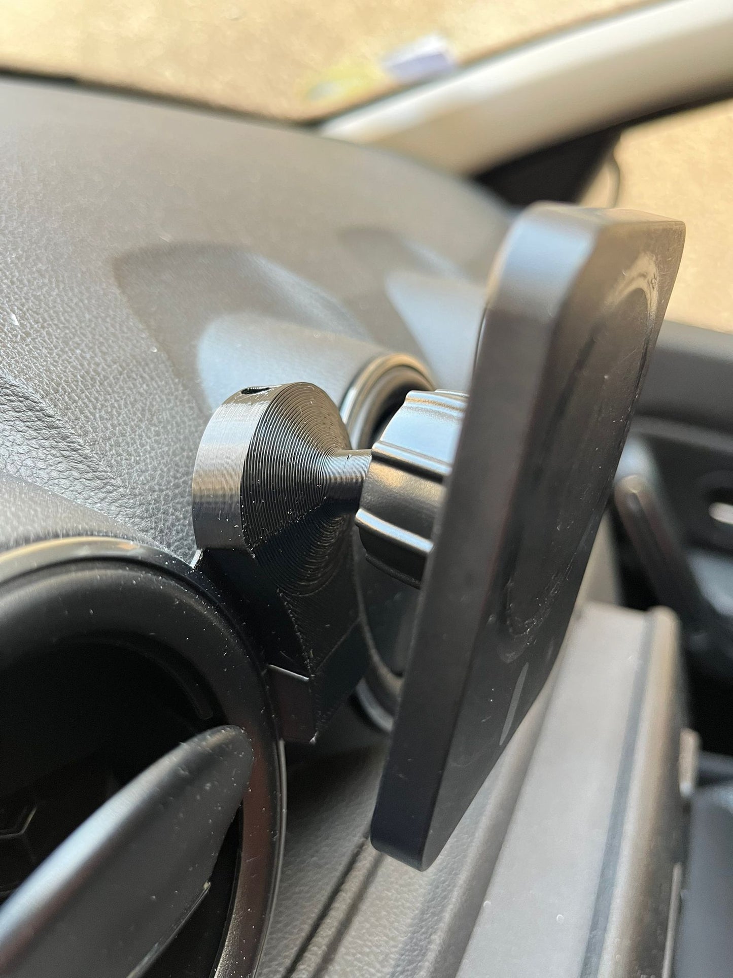 Support de téléphone à induction pour Dacia Duster – Fixation sans abîmer les grilles